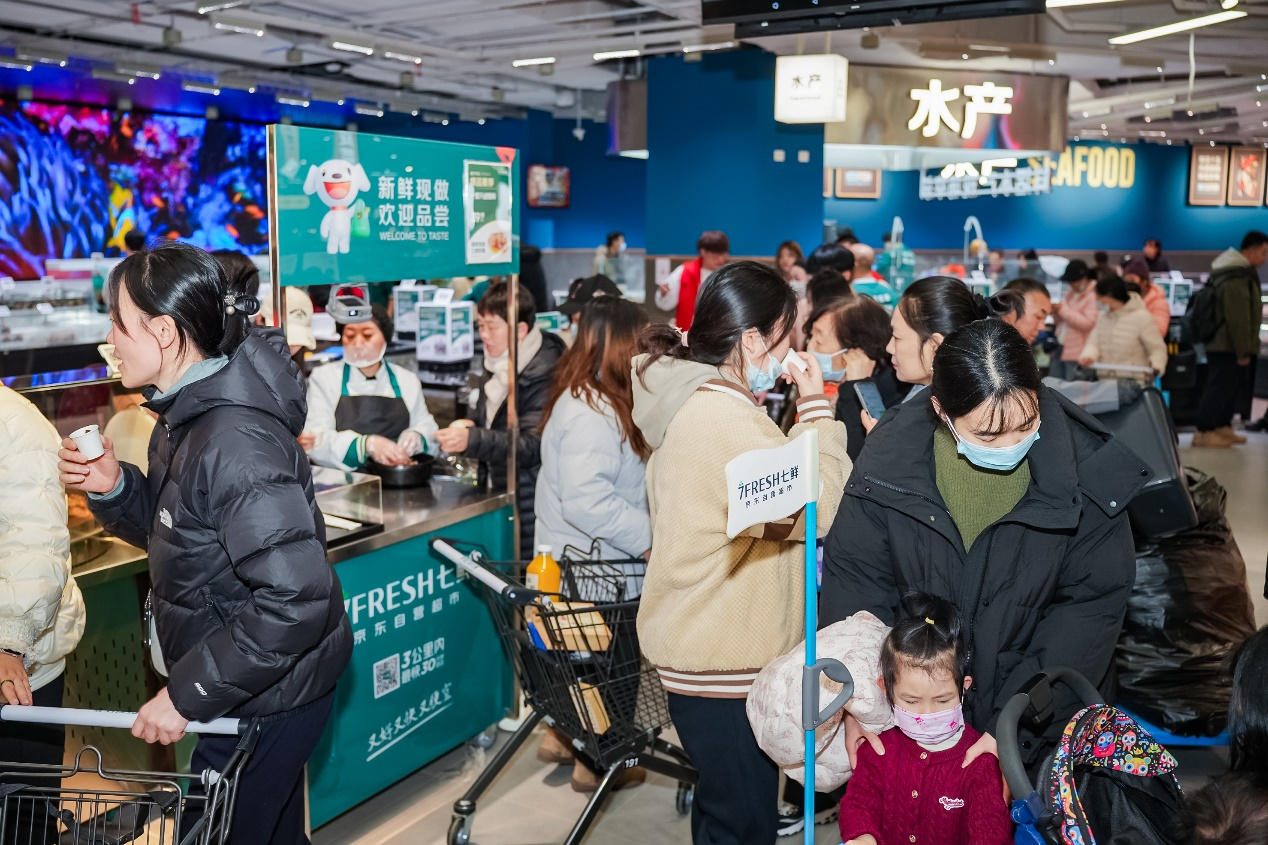 京东七鲜石家庄首店火爆开业，24小时菜、7日鲜蛋引市民抢购(10)