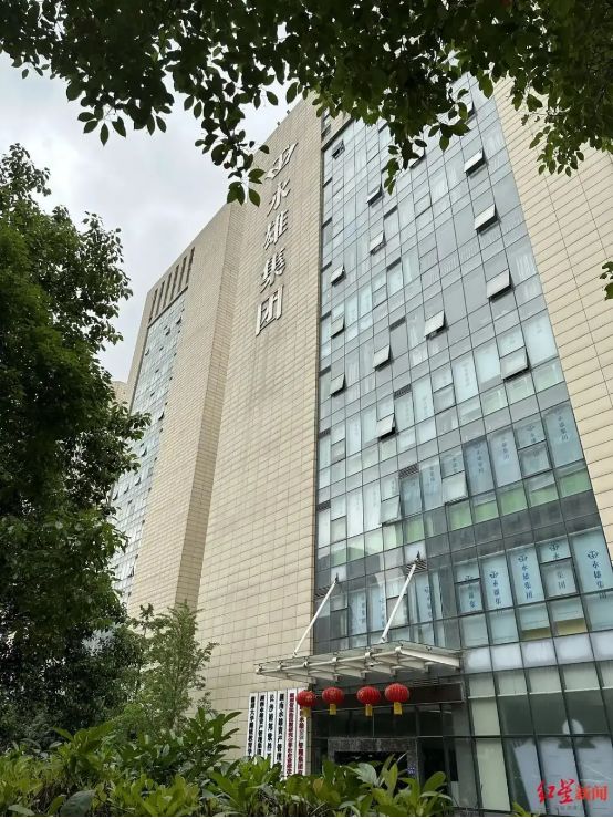 6000万贱卖总部大楼，“中国催收大王”也被催收了…