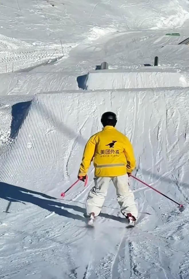 188一件的骑手劳保装，靠什么硬刚万元雪服(7)