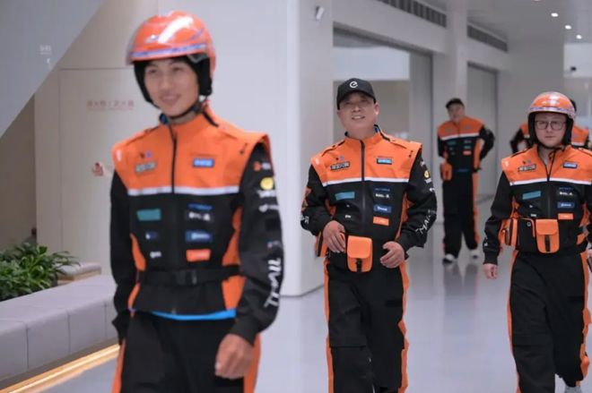 188一件的骑手劳保装，靠什么硬刚万元雪服(13)