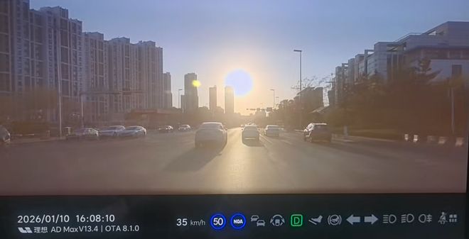 理想L6智驾状态突然变道发生碰撞，车企称传感器存局限性，回应“后台智驾数据自然灭失”(2)