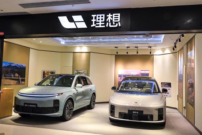理想L6智驾状态突然变道发生碰撞，车企称传感器存局限性，回应“后台智驾数据自然灭失”(1)