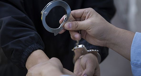 瑞信前副总裁挪用客户资金，判囚13年，24名高净值人士获赔8690万