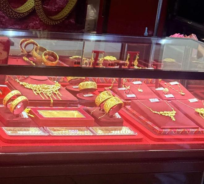 金价大涨！台州有人给孩子买三金嫌贵，现在买多花近两万(1)