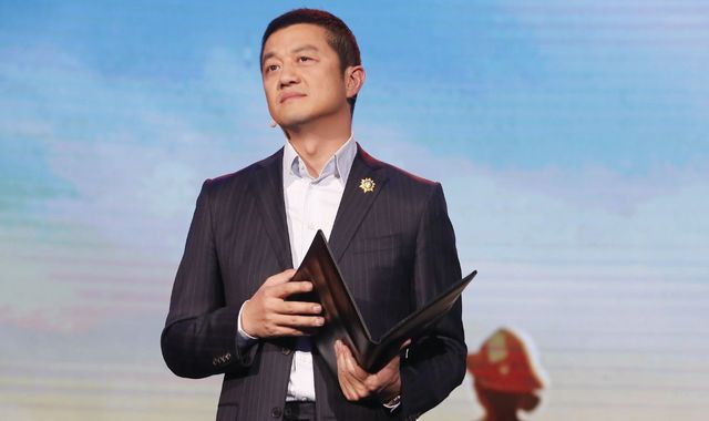 “商业黑洞”李亚鹏，一夜之间反转成侠(1)