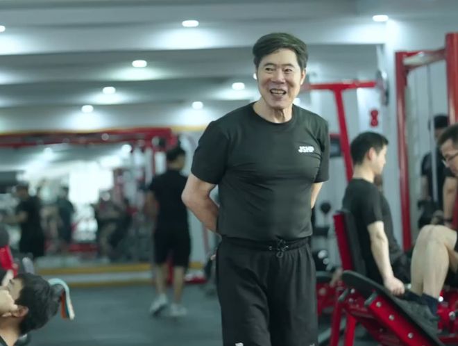 80岁，八块腹肌，他是美国现在最需要的中国BOSS(2)