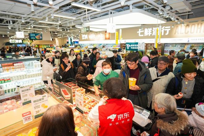 近3万人涌入京东七鲜超市浦东新店开业24小时菜崇明本地菜成爆款(4)