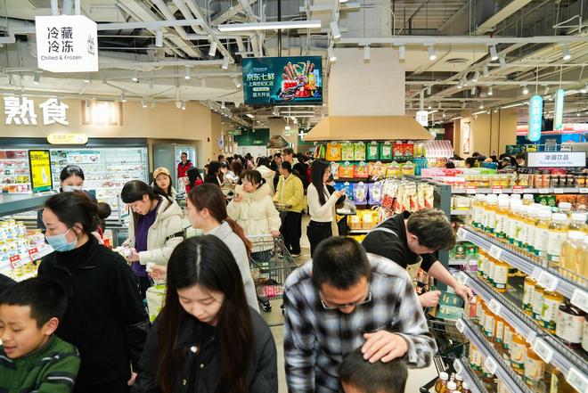 近3万人涌入京东七鲜超市浦东新店开业24小时菜崇明本地菜成爆款(5)