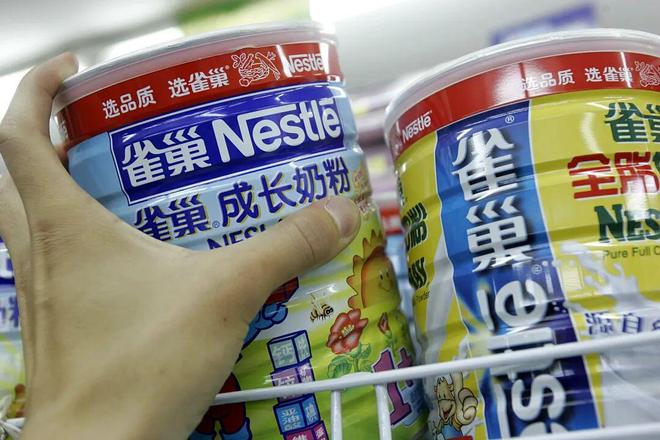 委内瑞拉总统同款耐克套装被抢售罄，“只要有流量什么货都能带起来”(4)