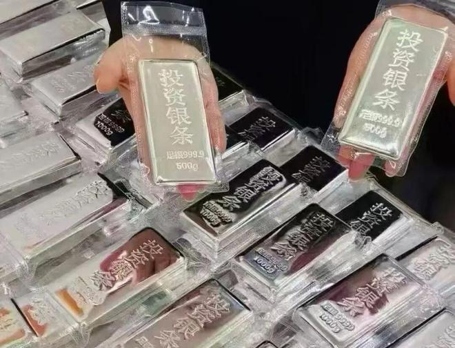 男子网购2.4公斤银条迟迟未发货，“店铺清空客服失联”，商家称愿意接受罚款，但不能按订单发货；当地市监部门：店铺拒绝调解(1)