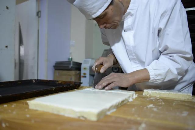 天津小伙守住宫廷味道，春节订单翻4倍，一天卖出四五万斤(11)