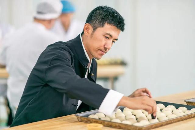 天津小伙守住宫廷味道，春节订单翻4倍，一天卖出四五万斤(15)