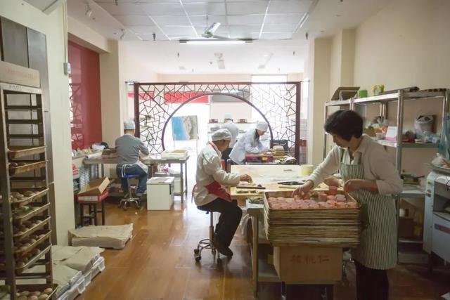 天津小伙守住宫廷味道，春节订单翻4倍，一天卖出四五万斤(8)