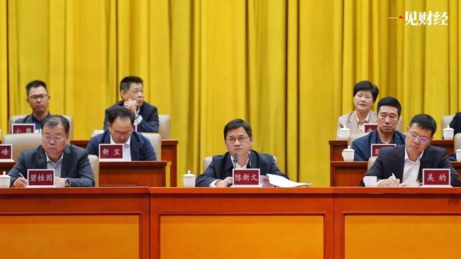 民营企业家们被捧上更高舞台(3)