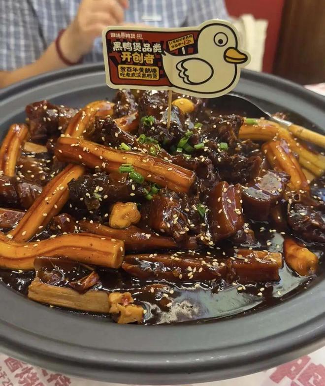 武汉人造得出漂亮饭，为何做不火湖北菜？(9)