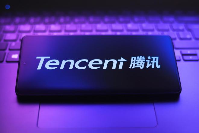腾讯绩后股价大跌，市值跌破5万亿港元，AI投入180亿还要翻倍引担忧(1)