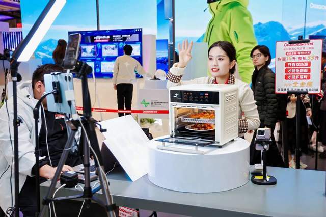 “AI+”引爆家电新一轮以旧换新，AWE上看AI家电“百花争艳”(2)