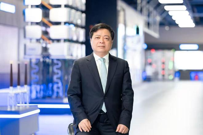 AI算力“带火”变压器，全国政协常委、正泰集团董事长南存辉：制造业转型升级离不开技术创新与数智融合(1)