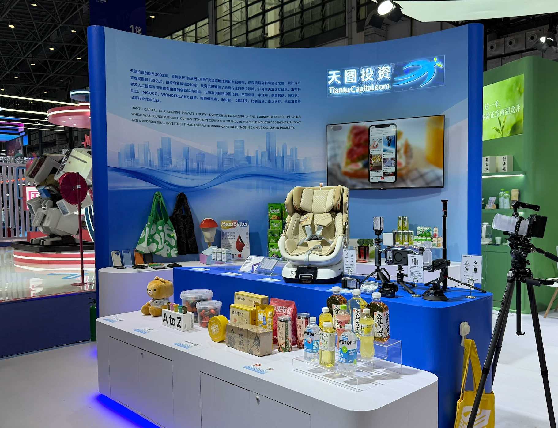 6.5万境内外专业采购商到会，哪些细分赛道发展快｜消博会观察(3)