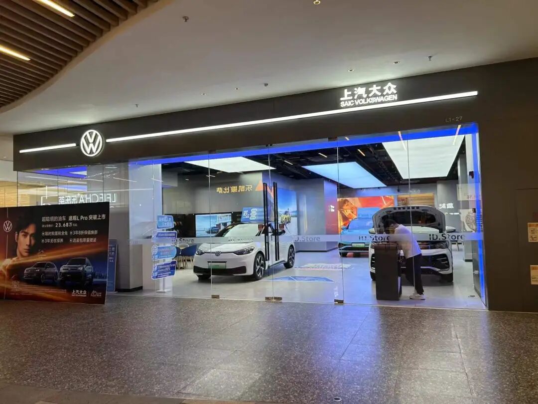 车市一线调查：燃油车集体降价，“几年前落地17万的车，现在裸车只要9万元”，但甩卖也难卖(2)