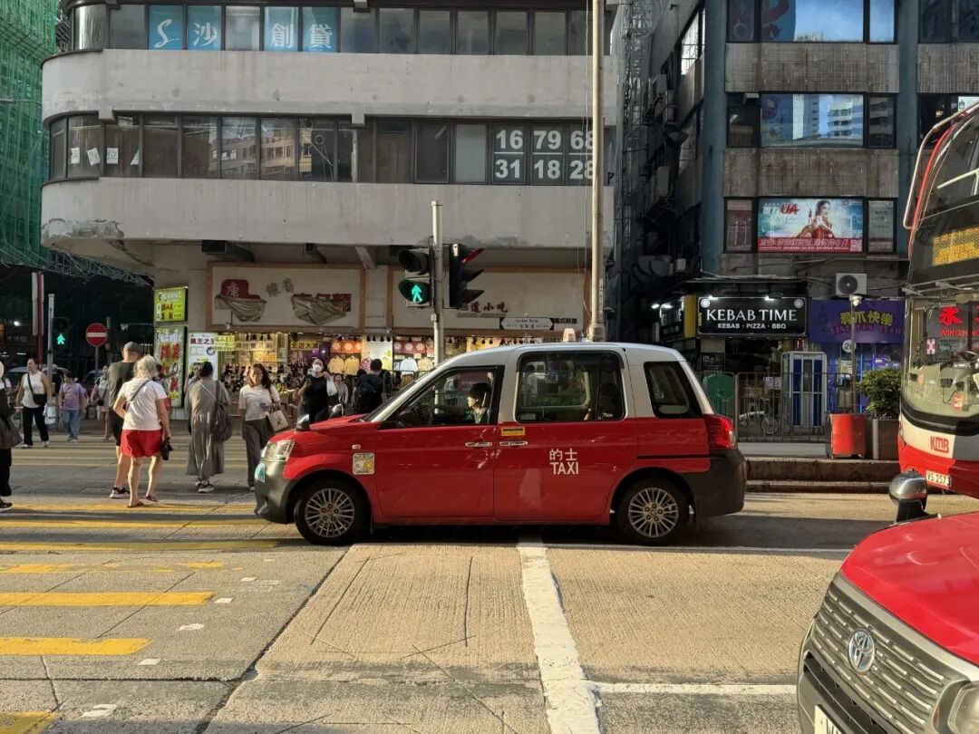 香港网约车合规化运营新进展：年费120万港元，牌照上限拟定1万张，最早于11月底分批发放