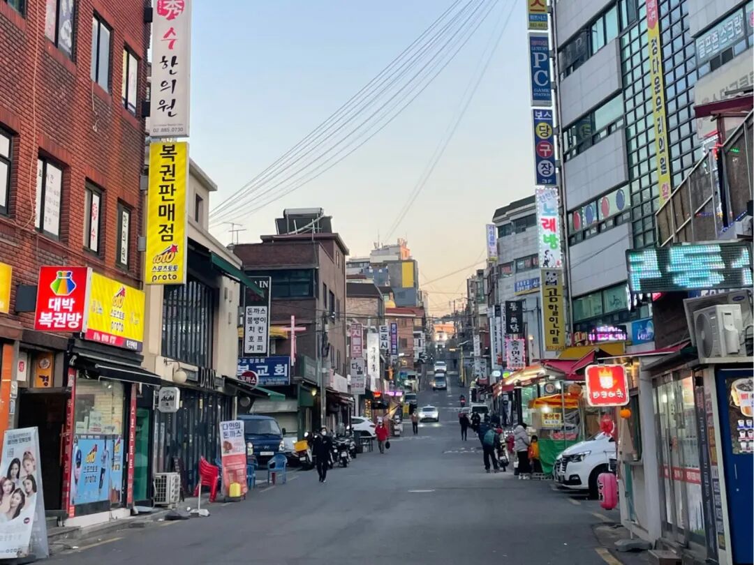 韩国“存储双雄”市值齐破1万亿美元；蓝色起源火箭爆炸带崩太空股；“PC老登”戴尔股价5月翻倍；美股市值前十已无传统公司｜一周国际财经(4)