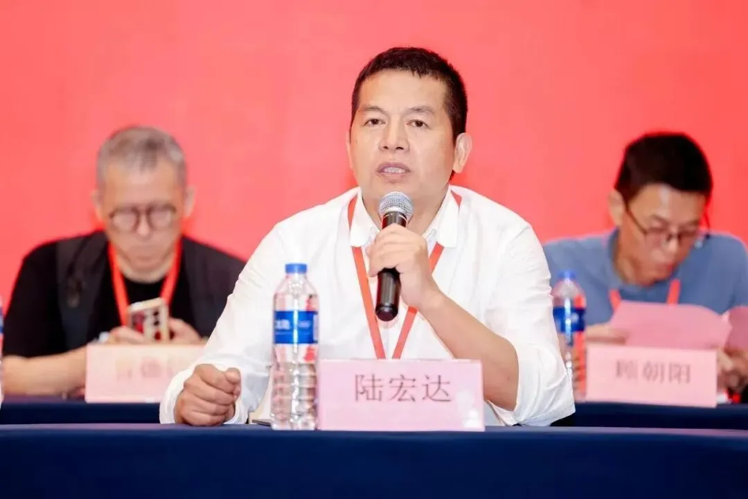 55岁资本大佬卷入在美性侵事件后，公司内斗再升级，更多交易“内情”被曝光(1)