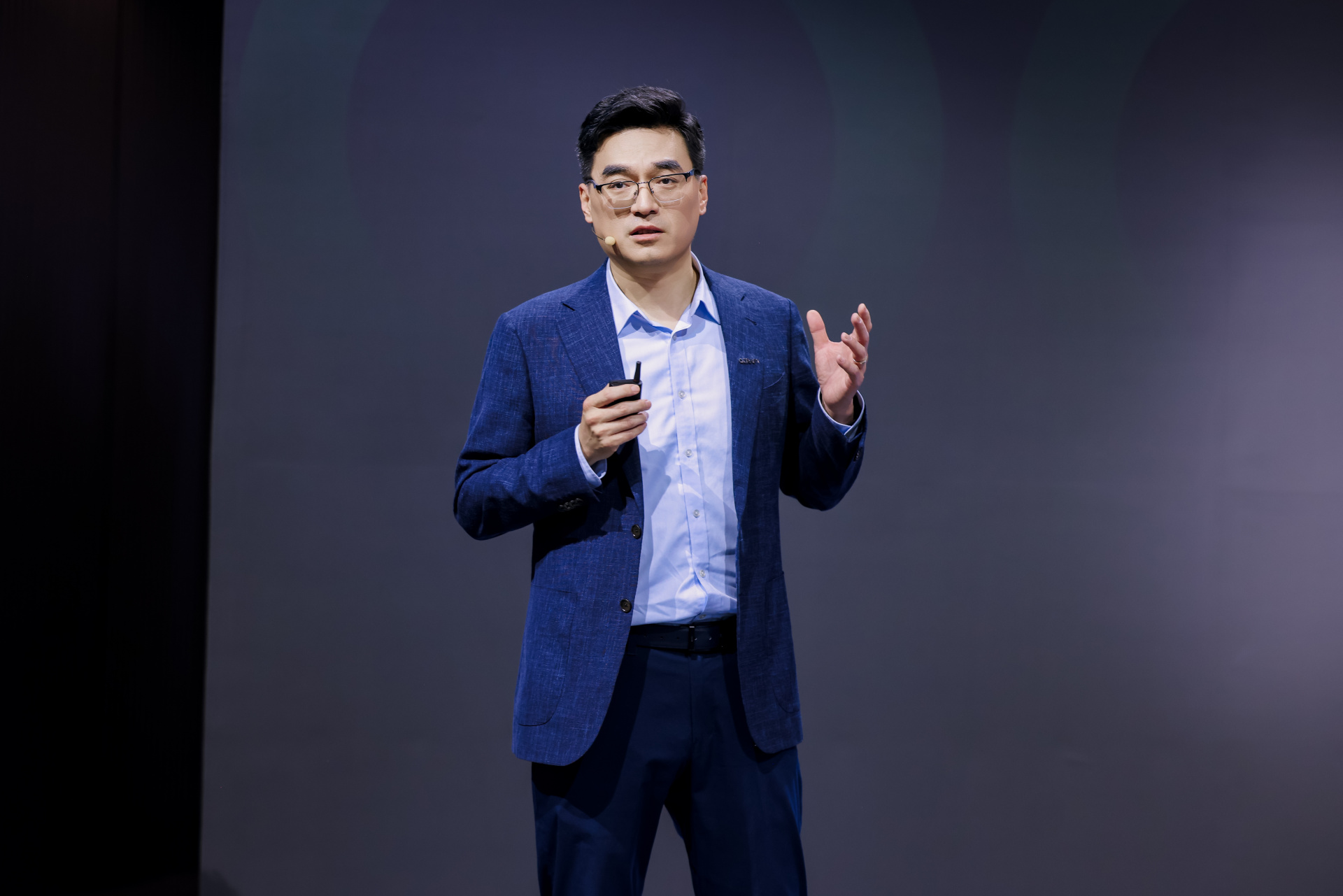 AI相对论③丨轻舟智航CEO于骞：物理世界AI未来十年将爆发，乘用车完全无人驾驶最早或于2028年到来