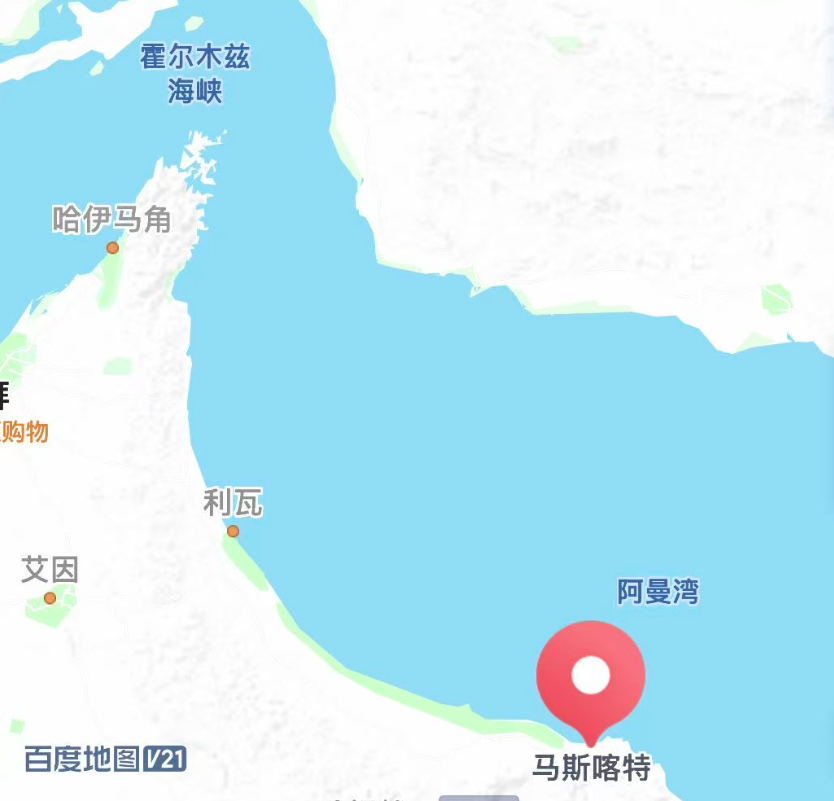 霍尔木兹海峡外，一艘油轮突发爆炸，部分燃油已泄漏入海！船长称爆炸位置在左舷靠近水线处
