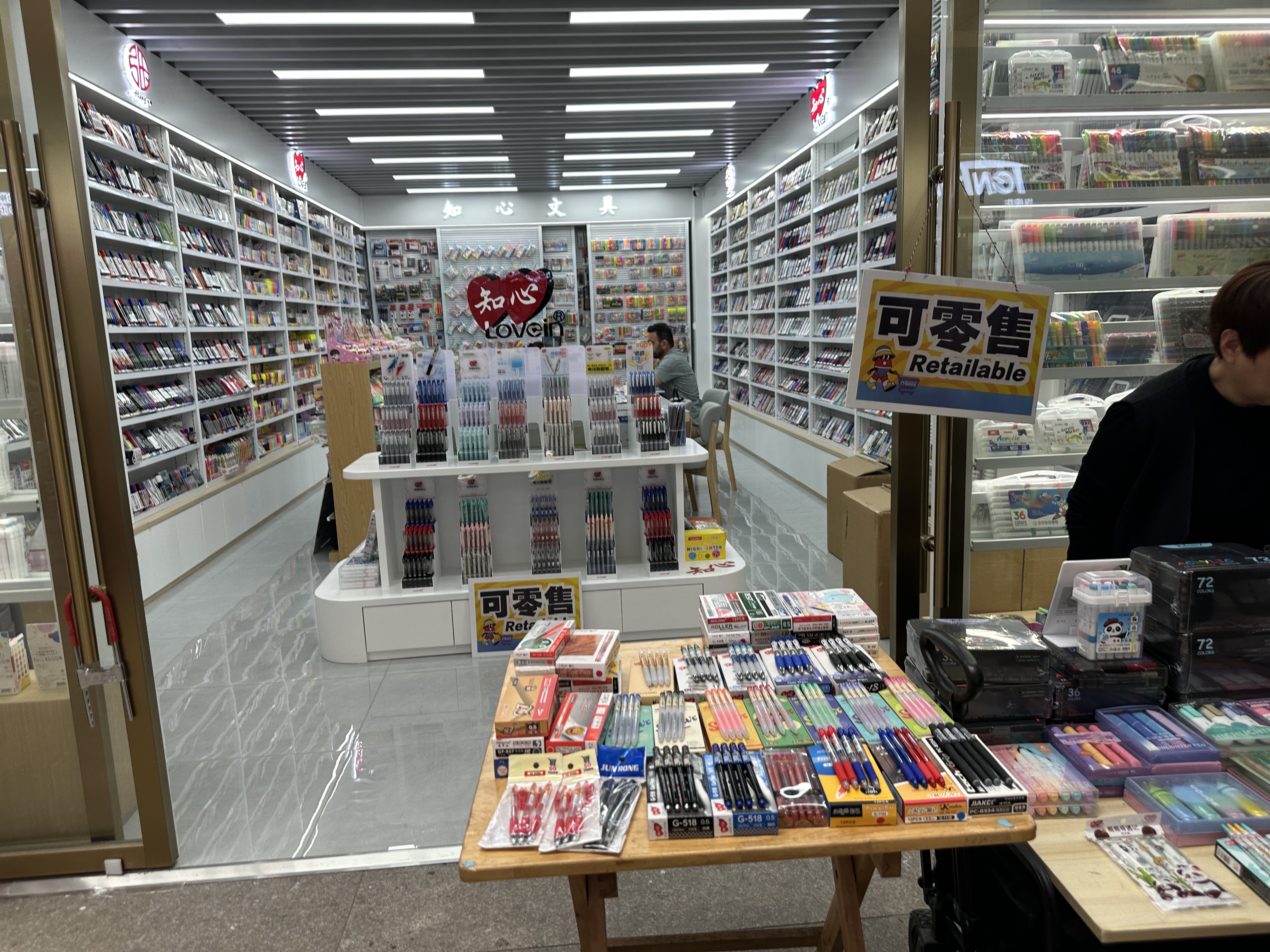 假日经济｜到洗浴中心住宿、去义乌“搞钱游”，入境游客“五一”这样玩(3)