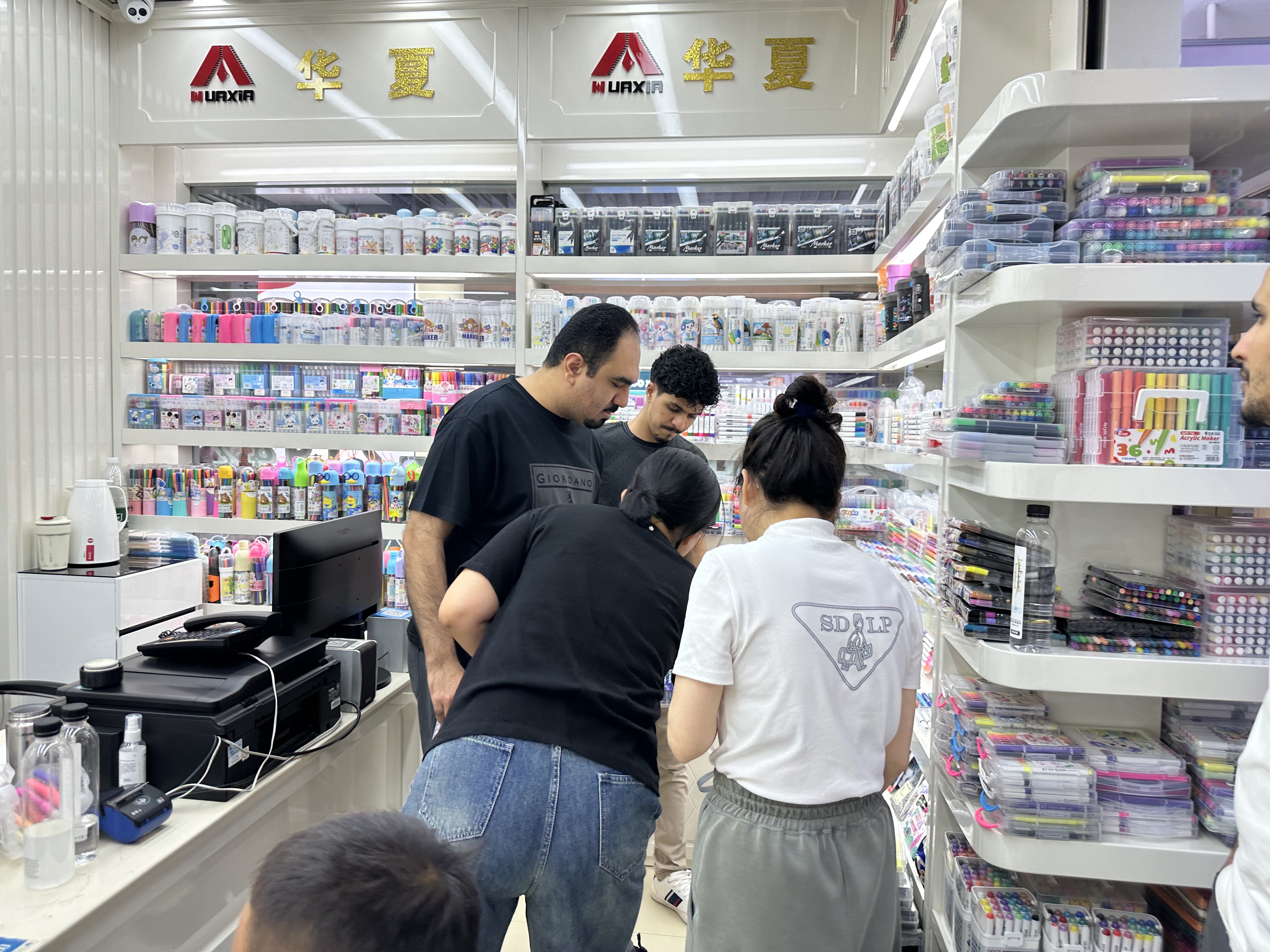 假日经济｜到洗浴中心住宿、去义乌“搞钱游”，入境游客“五一”这样玩(5)