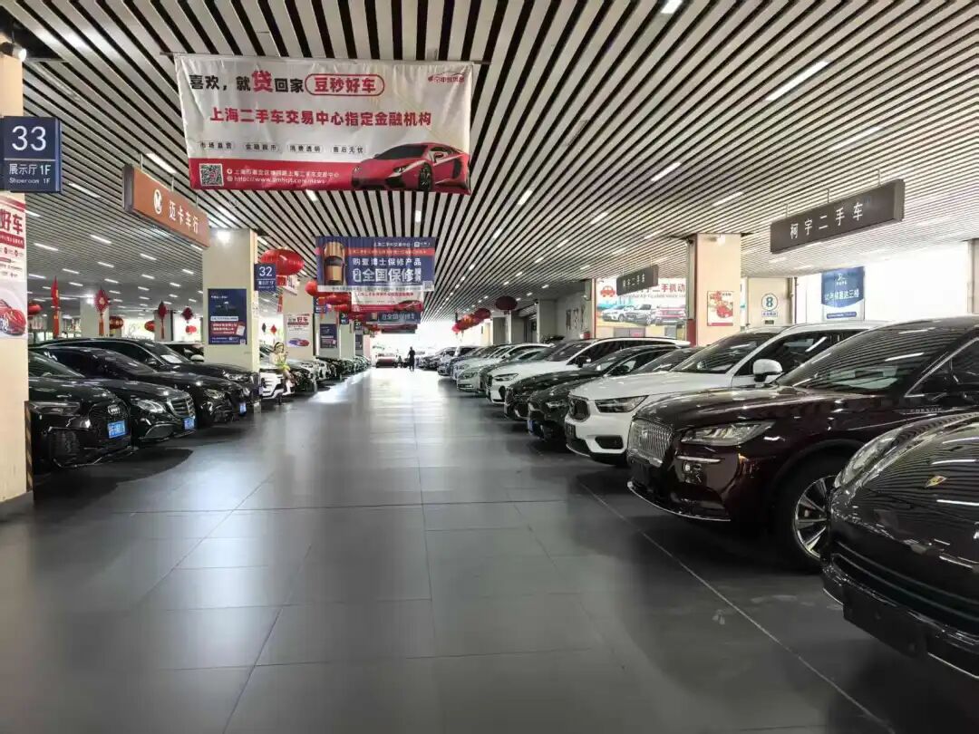 有二手车商甩卖豪车：宝马18.8万元，奔驰14万余元，奥迪17万元！美以伊战争、新能源替代等因素正冲击燃油车市场(3)