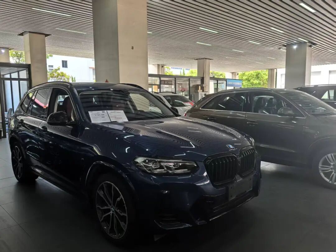 有二手车商甩卖豪车：宝马18.8万元，奔驰14万余元，奥迪17万元！美以伊战争、新能源替代等因素正冲击燃油车市场(2)