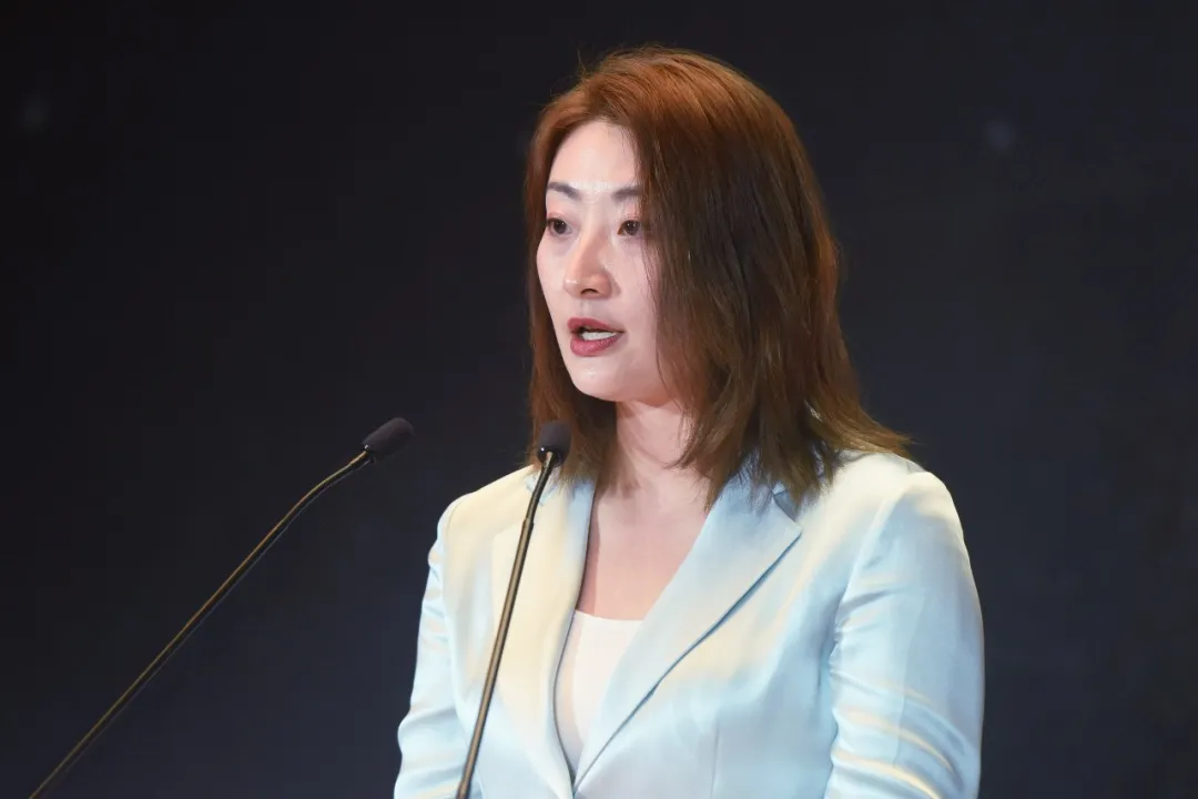 宗馥莉再出手！停摆一年后，旗下自有品牌KELLYONE回归：新品“果然啵啵”3元一瓶，已去掉“娃哈哈”痕迹(5)